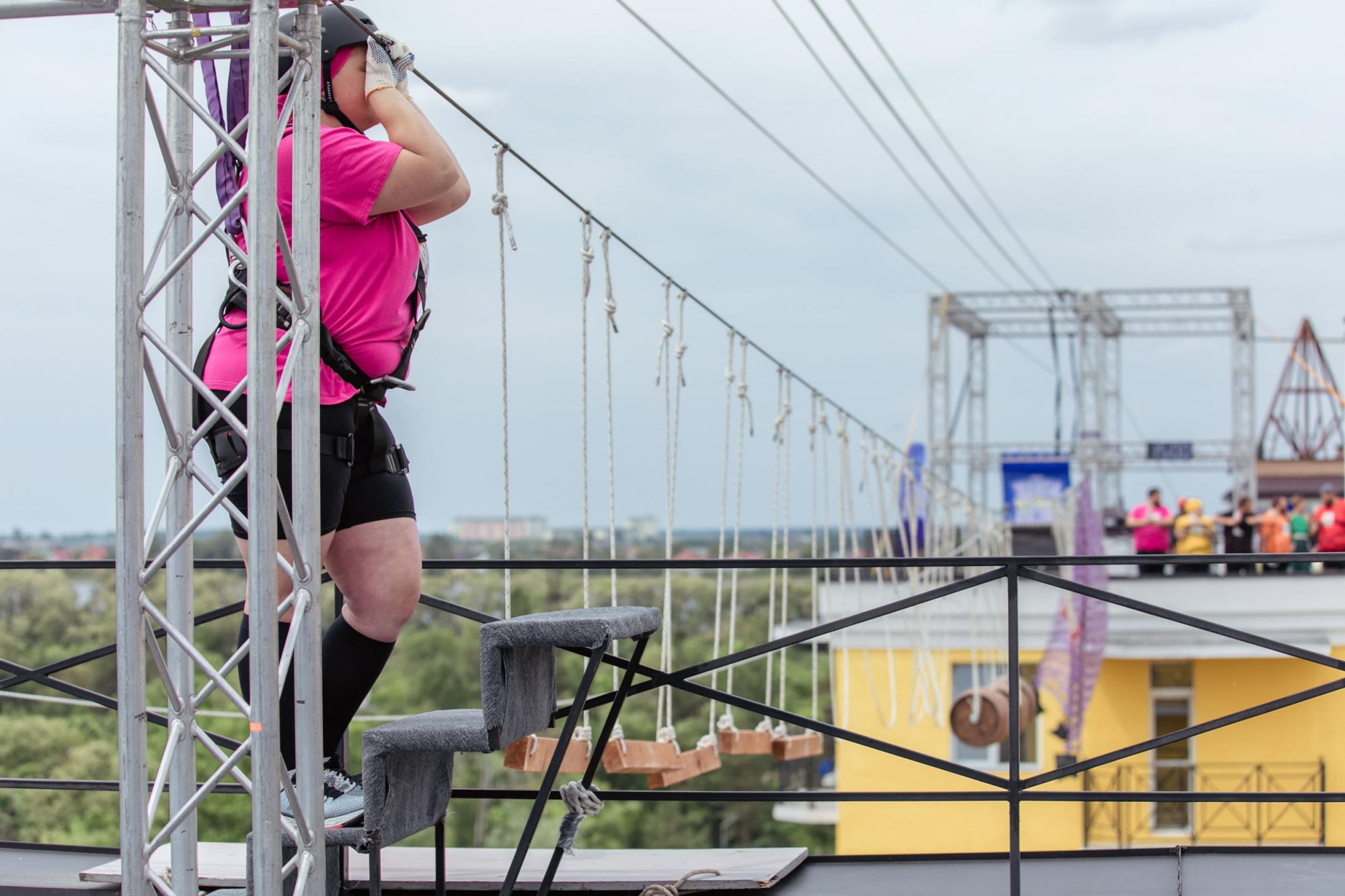 Зважені та щасливі 9 сезон: участников ждет опасное испытание на высоте между домами